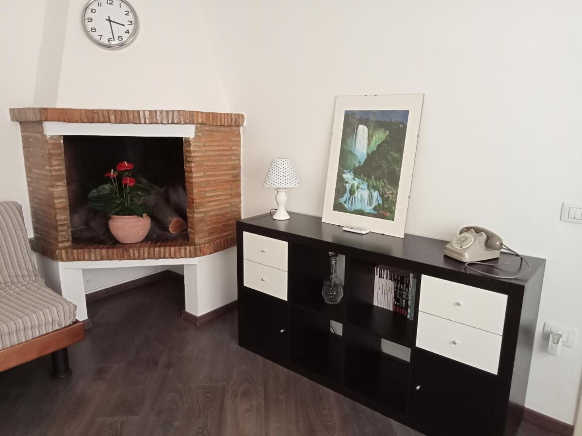 Casa Sofia - Appartamento Con Parcheggio Riservato Терни Экстерьер фото